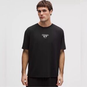 Lululemon EasySet Train Short-Sleeve Shirt
Graphic 
Black Graphic T-Shirt